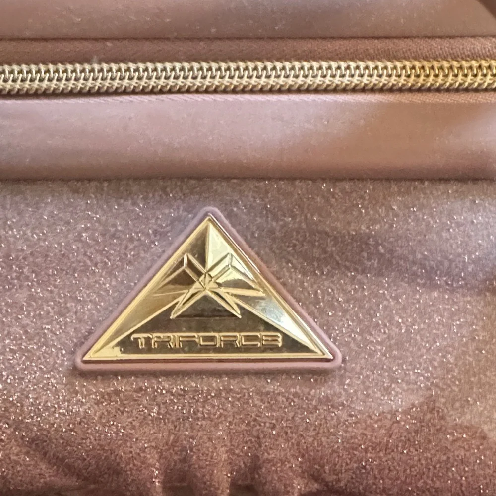 Triforce hard side makeup case - Picture 2 of 3